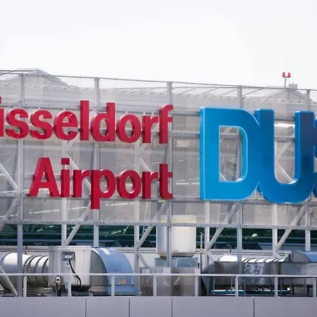 Nature Inspiration With Balcony & Grill Bbq In Mitte Central Station 10 Mins & Big Tv With Photo Lights Apartment Duisburg