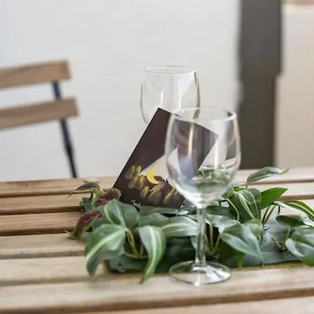 Nature Inspiration With Balcony & Grill Bbq In Mitte Station 10 Mins & Big Tv With Photo Lights Ντούισμπουργκ
