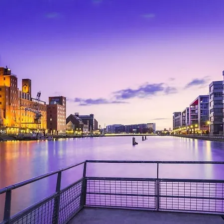 Apartment Nature Inspiration With Balcony & Grill Bbq In Mitte Central Station 10 Mins & Big Tv With Photo Lights *