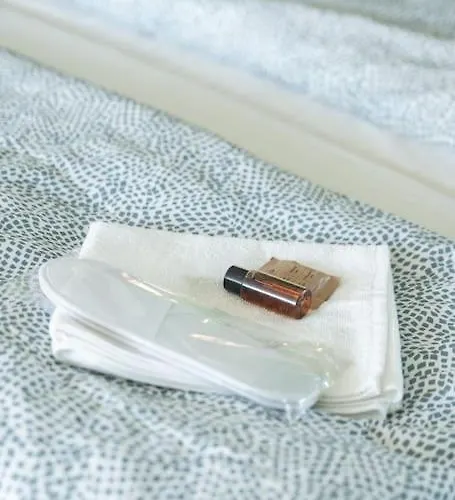 Nature Inspiration With Balcony & Grill Bbq In Mitte Central Station 10 Mins & Big Tv With Photo Lights Apartment