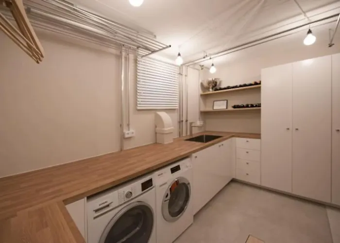 Nature Inspiration With Balcony & Grill Bbq In Mitte Central Station 10 Mins & Big Tv With Photo Lights Apartment Duisburg