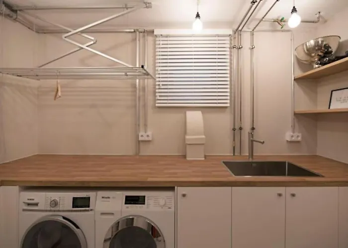 Nature Inspiration With Balcony & Grill Bbq In Mitte Central Station 10 Mins & Big Tv With Photo Lights *