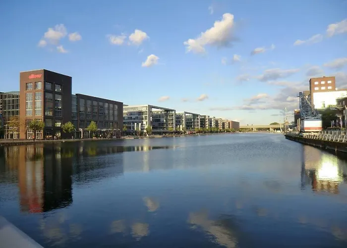 Nature Inspiration With Balcony & Grill Bbq In Mitte Central Station 10 Mins & Big Tv With Photo Lights Duisburg