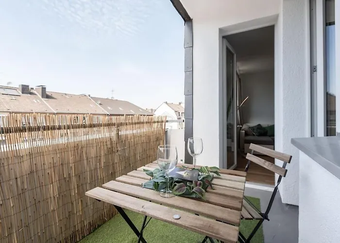 Nature Inspiration With Balcony & Grill Bbq In Mitte Central Station 10 Mins & Big Tv With Photo Lights Apartman Duisburg